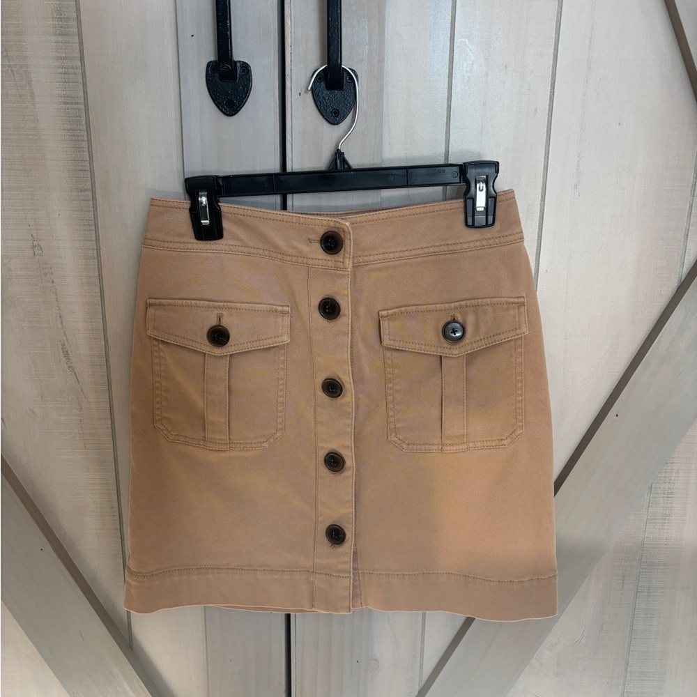Ann Taylor Tan Button-Front Skirt. Adorable cotton twill mini. Size 2